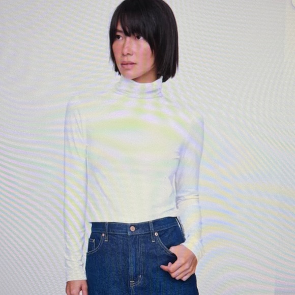 GAP Classic White Long Sleeve Feather Turtleneck Women's Top, Size XL Tall - Picture 9 of 9